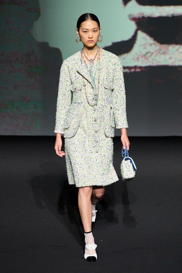 مجموعة CHANEL لربيع 2023 تترجم السحر السينمائي وتستكشف حرية المرأة وأنوثتها