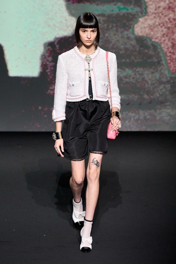 مجموعة CHANEL لربيع 2023 تترجم السحر السينمائي وتستكشف حرية المرأة وأنوثتها