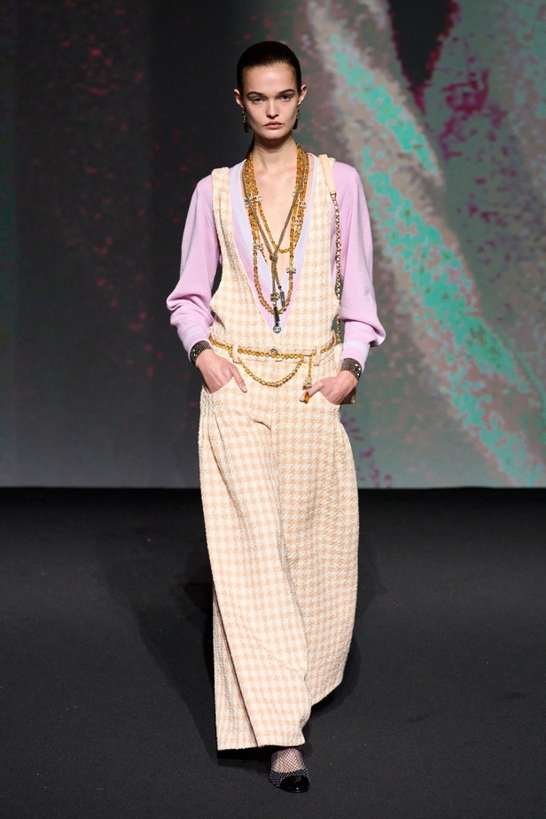 مجموعة CHANEL لربيع 2023 تترجم السحر السينمائي وتستكشف حرية المرأة وأنوثتها