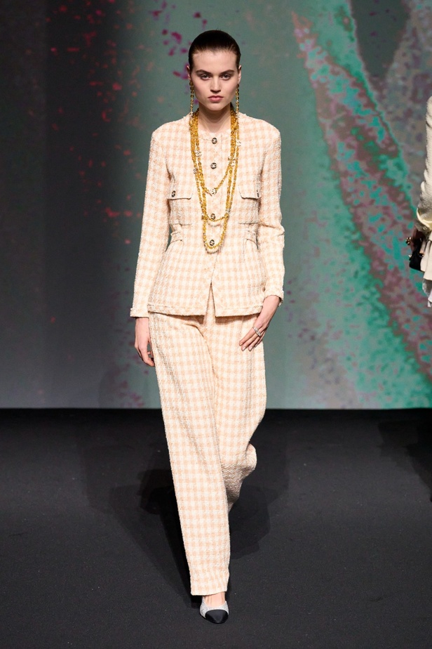 مجموعة CHANEL لربيع 2023 تترجم السحر السينمائي وتستكشف حرية المرأة وأنوثتها