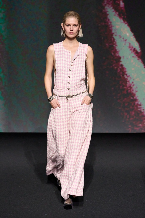 مجموعة CHANEL لربيع 2023 تترجم السحر السينمائي وتستكشف حرية المرأة وأنوثتها