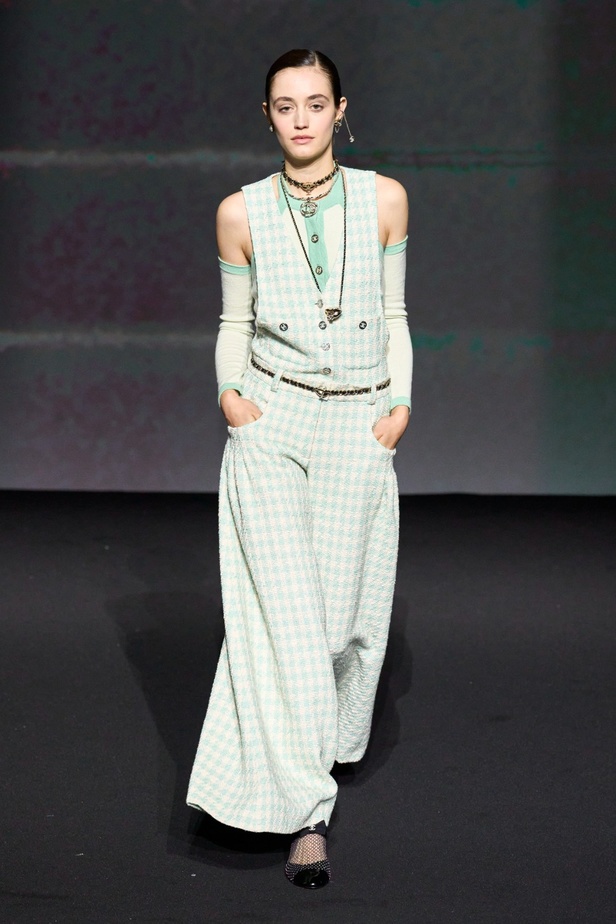 مجموعة CHANEL لربيع 2023 تترجم السحر السينمائي وتستكشف حرية المرأة وأنوثتها