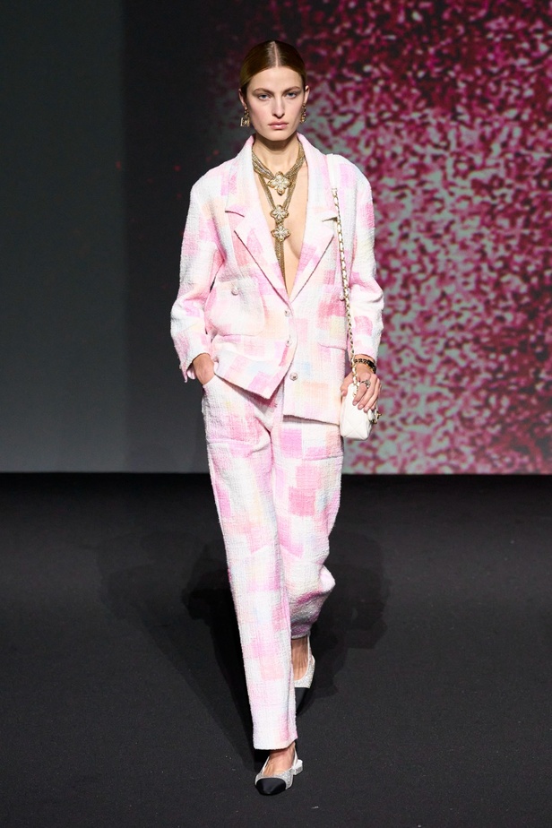 مجموعة CHANEL لربيع 2023 تترجم السحر السينمائي وتستكشف حرية المرأة وأنوثتها