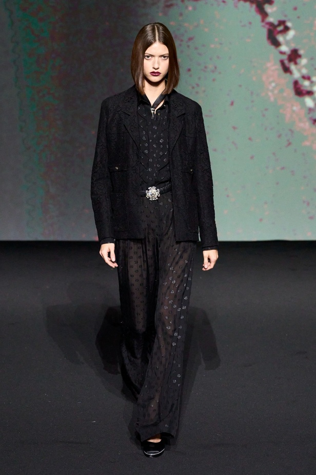 مجموعة CHANEL لربيع 2023 تترجم السحر السينمائي وتستكشف حرية المرأة وأنوثتها