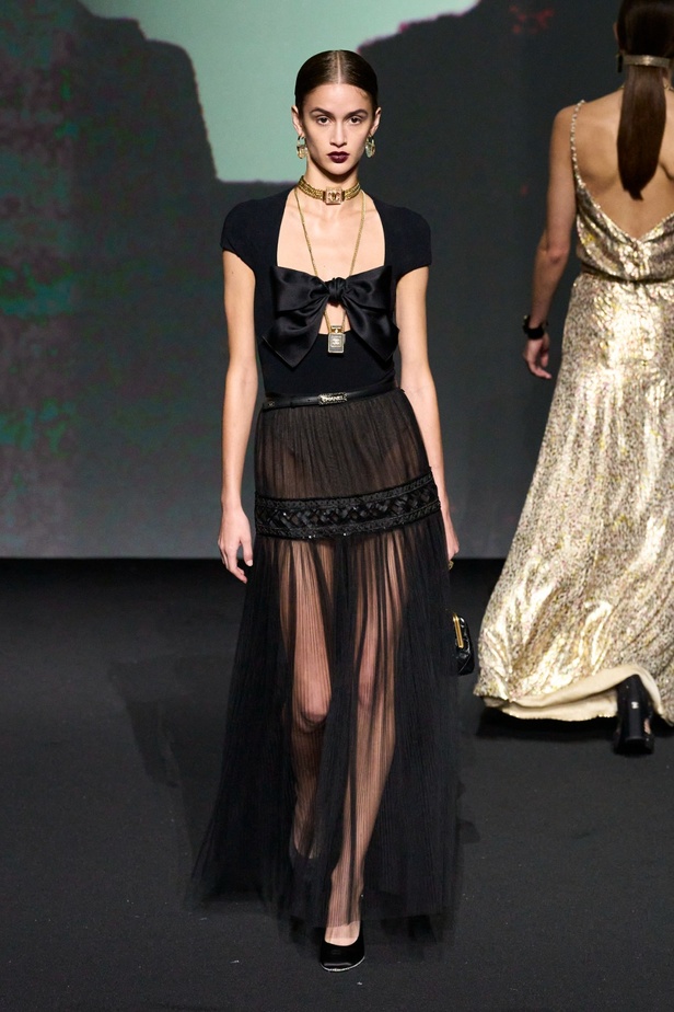 مجموعة CHANEL لربيع 2023 تترجم السحر السينمائي وتستكشف حرية المرأة وأنوثتها