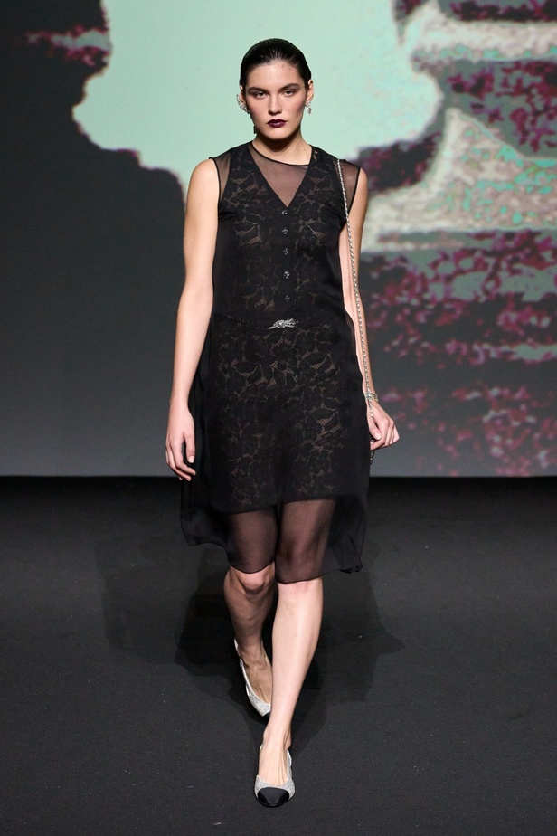 مجموعة CHANEL لربيع 2023 تترجم السحر السينمائي وتستكشف حرية المرأة وأنوثتها