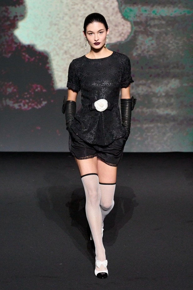 مجموعة CHANEL لربيع 2023 تترجم السحر السينمائي وتستكشف حرية المرأة وأنوثتها