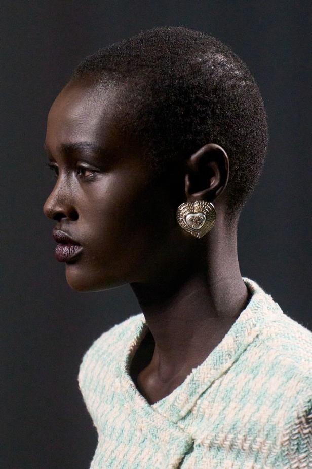 مجموعة CHANEL لربيع 2023 تترجم السحر السينمائي وتستكشف حرية المرأة وأنوثتها