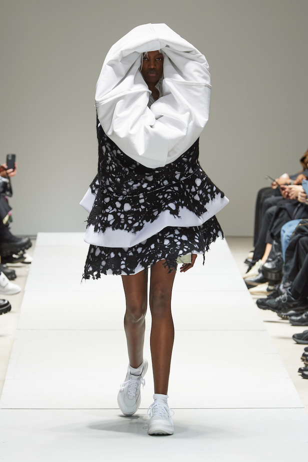 مجموعة Comme des Garçons لموسم ربيع وصيف 2023