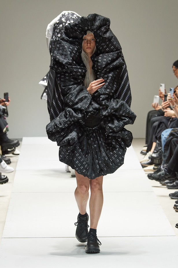 مجموعة Comme des Garçons لموسم ربيع وصيف 2023