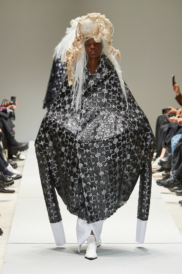 مجموعة Comme des Garçons لموسم ربيع وصيف 2023