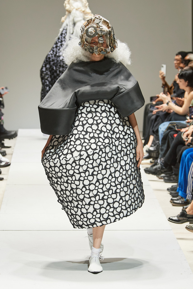 مجموعة Comme des Garçons لموسم ربيع وصيف 2023