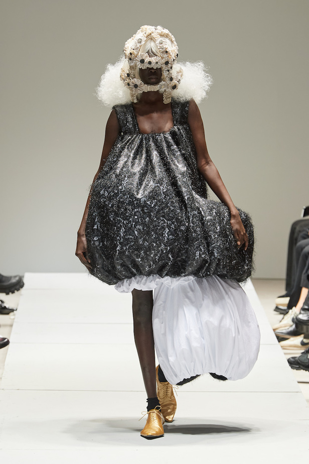 مجموعة Comme des Garçons لموسم ربيع وصيف 2023