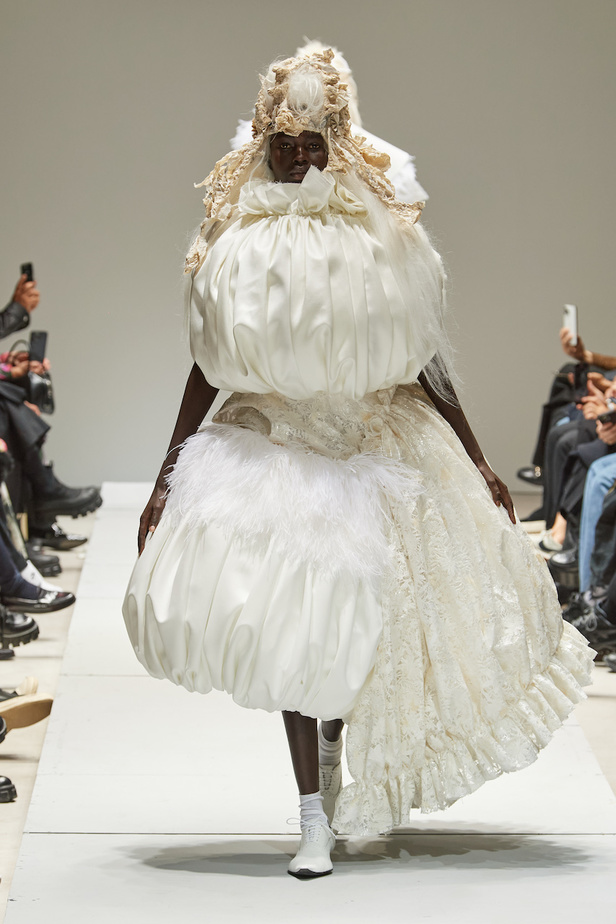 مجموعة Comme des Garçons لموسم ربيع وصيف 2023