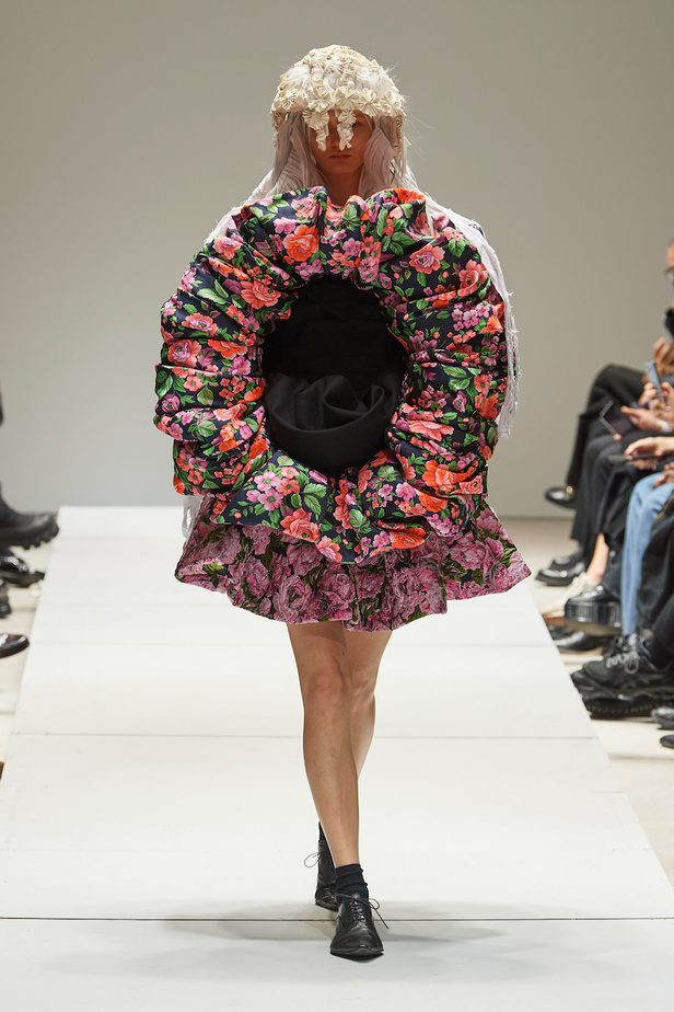 مجموعة Comme des Garçons لموسم ربيع وصيف 2023