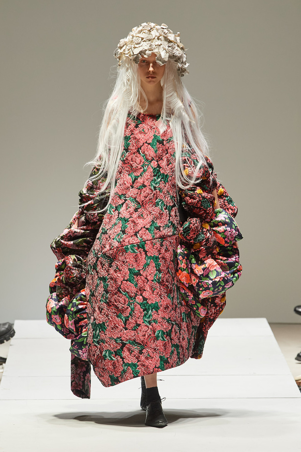 مجموعة Comme des Garçons لموسم ربيع وصيف 2023