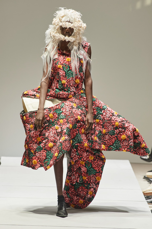 مجموعة Comme des Garçons لموسم ربيع وصيف 2023