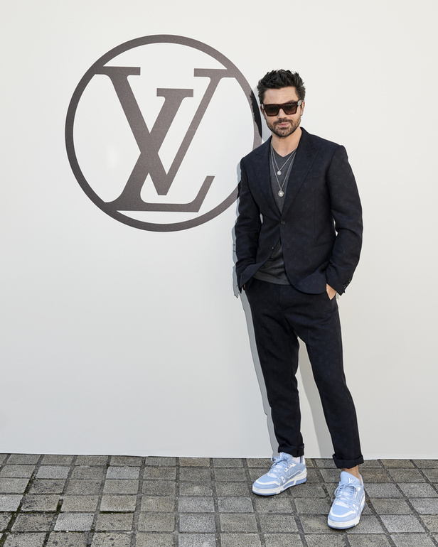 مجموعة Louis Vuitton  لربيع وصيف 2023.. تصاميم مبتكرة وأناقة الجلد