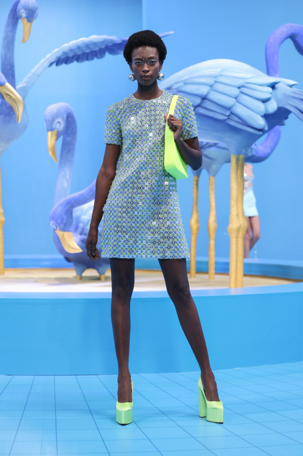 مجموعة جورج حبيقة لربيع وصيف 2023 من وحي طائر الفلامينغو