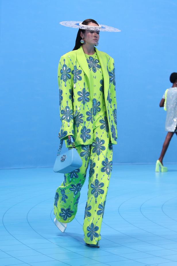 مجموعة جورج حبيقة لربيع وصيف 2023 من وحي طائر الفلامينغو