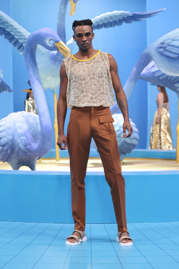 مجموعة جورج حبيقة لربيع وصيف 2023 من وحي طائر الفلامينغو