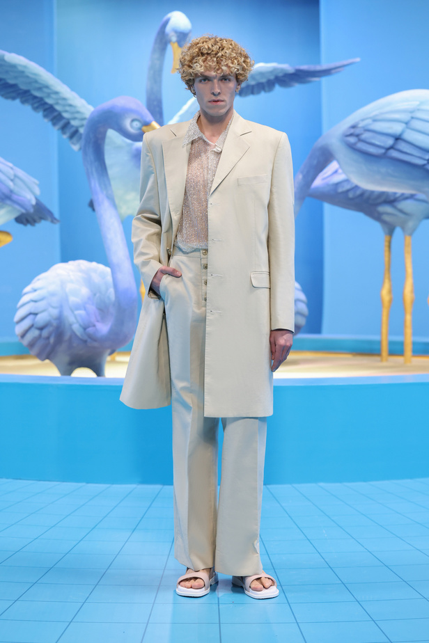 مجموعة جورج حبيقة لربيع وصيف 2023 من وحي طائر الفلامينغو