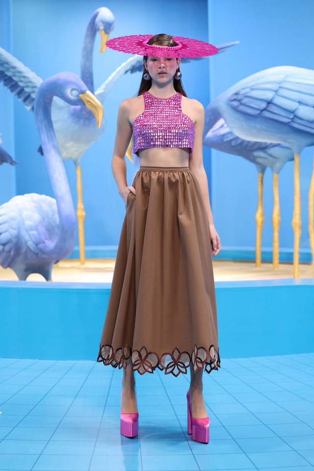 مجموعة جورج حبيقة لربيع وصيف 2023 من وحي طائر الفلامينغو