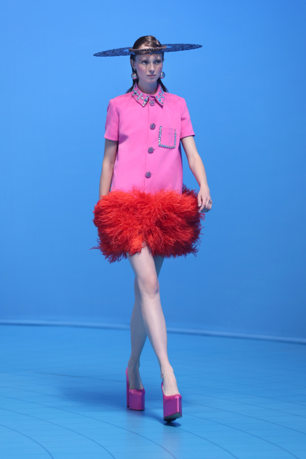 مجموعة جورج حبيقة لربيع وصيف 2023 من وحي طائر الفلامينغو