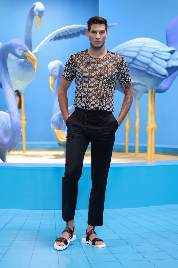 مجموعة جورج حبيقة لربيع وصيف 2023 من وحي طائر الفلامينغو