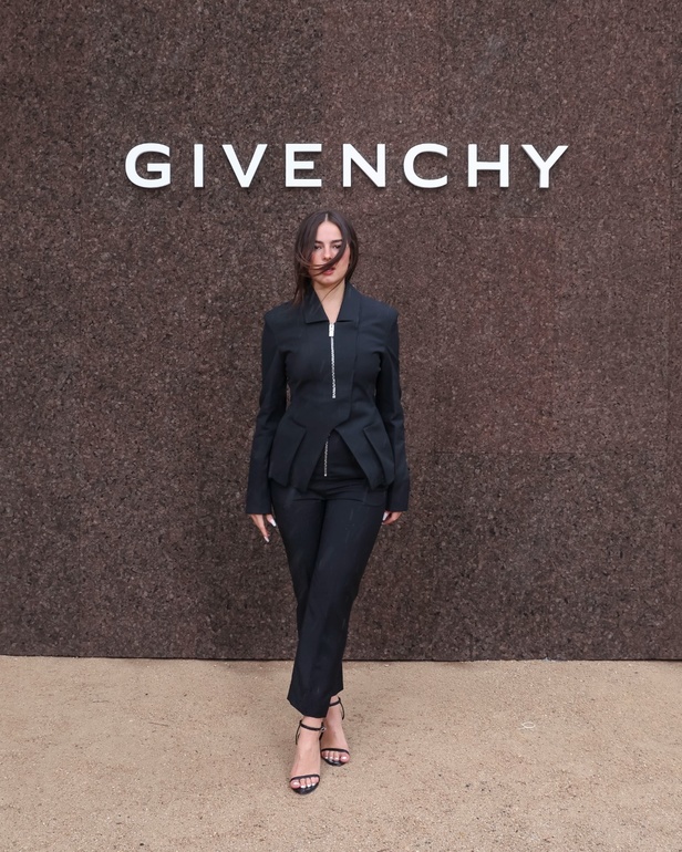 عرض أزياء Givenchy لربيع وصيف 2022 يحيي موضة التصاميم الكاجوال والشبابية