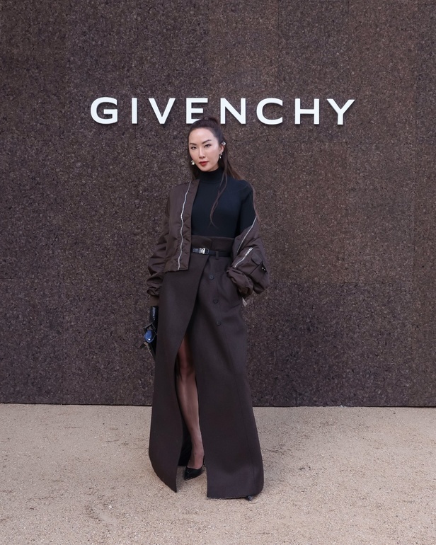 عرض أزياء Givenchy لربيع وصيف 2022 يحيي موضة التصاميم الكاجوال والشبابية