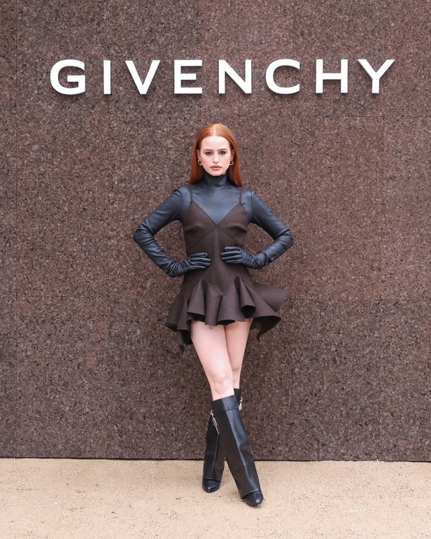 عرض أزياء Givenchy لربيع وصيف 2022 يحيي موضة التصاميم الكاجوال والشبابية