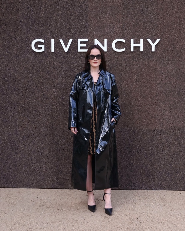 عرض أزياء Givenchy لربيع وصيف 2022 يحيي موضة التصاميم الكاجوال والشبابية