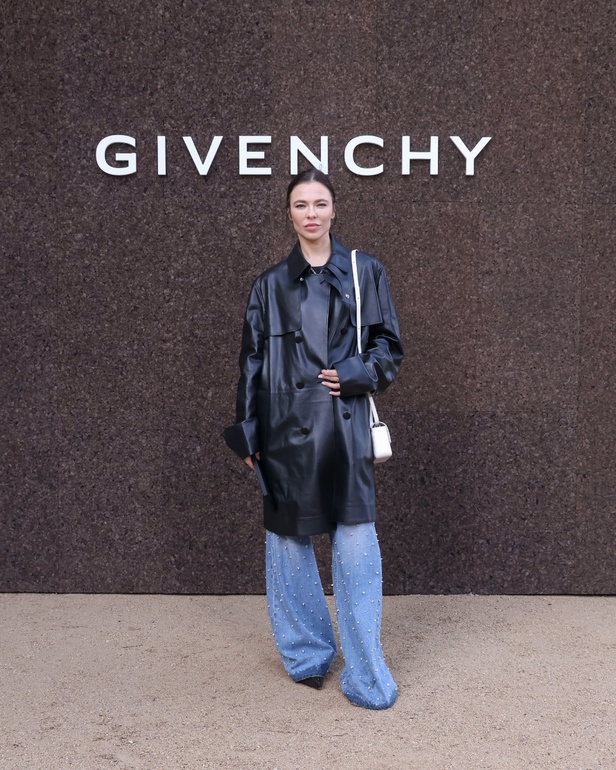 عرض أزياء Givenchy لربيع وصيف 2022 يحيي موضة التصاميم الكاجوال والشبابية