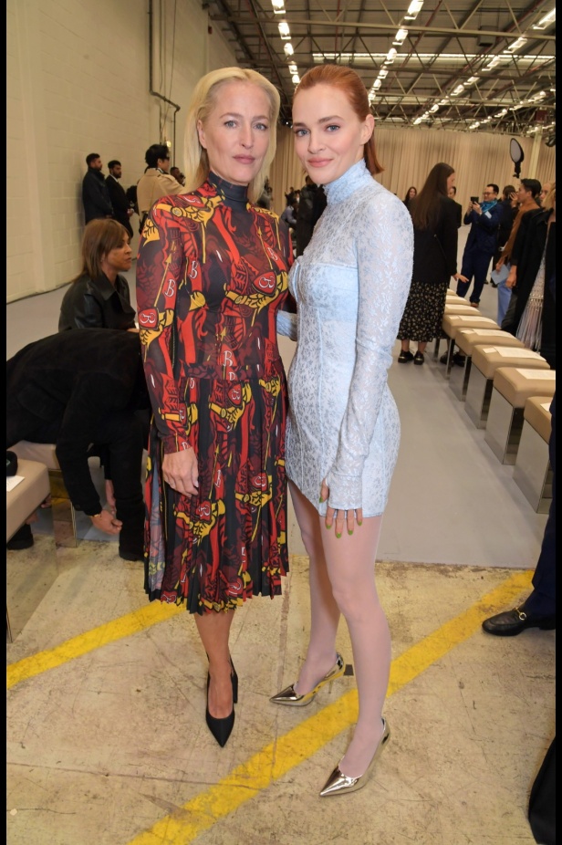 مجموعة Burberry لربيع 2023 أناقة صيفية بلمسة بريطانية 