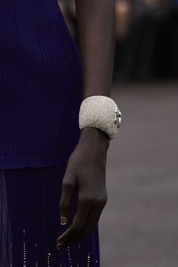 عرض أزياء Givenchy لربيع وصيف 2022 يحيي موضة التصاميم الكاجوال والشبابية