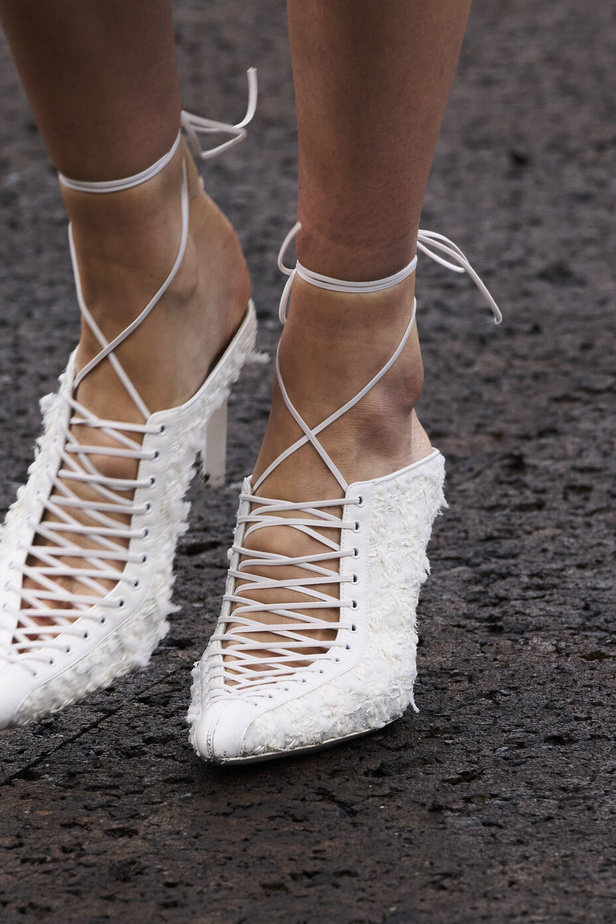 عرض أزياء Givenchy لربيع وصيف 2022 يحيي موضة التصاميم الكاجوال والشبابية