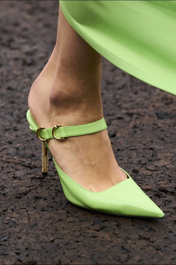 عرض أزياء Givenchy لربيع وصيف 2022 يحيي موضة التصاميم الكاجوال والشبابية