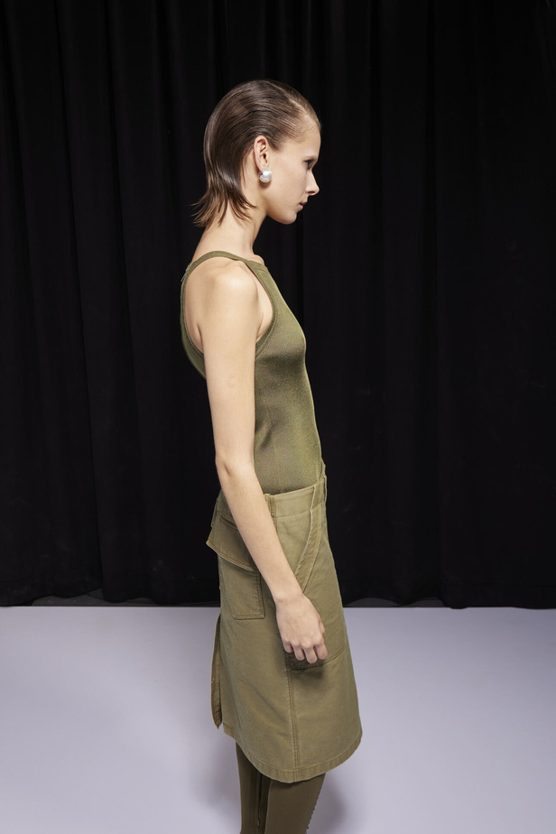 عرض أزياء Givenchy لربيع وصيف 2022 يحيي موضة التصاميم الكاجوال والشبابية