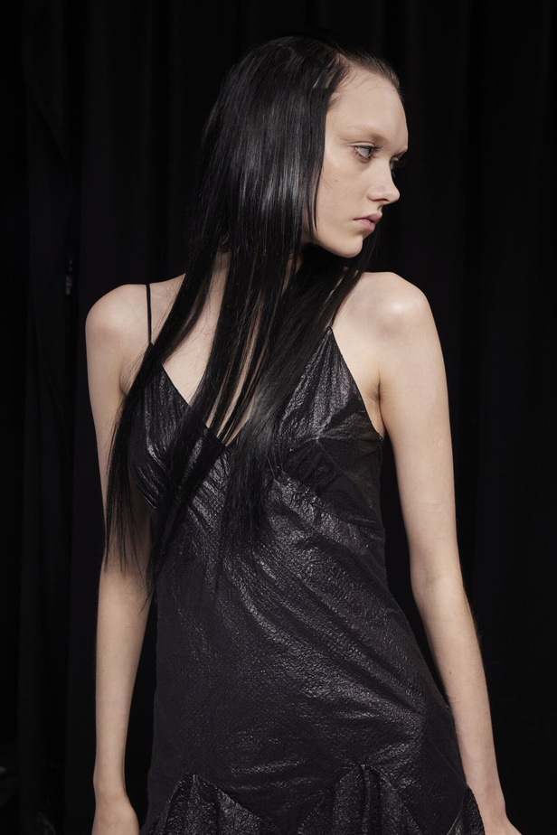 عرض أزياء Givenchy لربيع وصيف 2022 يحيي موضة التصاميم الكاجوال والشبابية