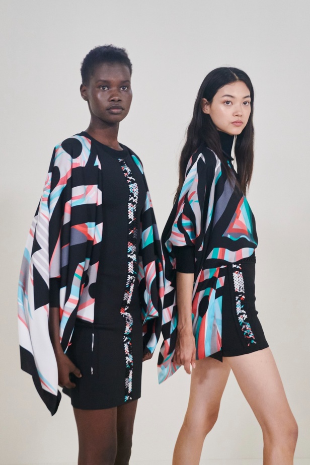 مجموعة Hermès لربيع 2023 تستحضر كثبان الصحراء في وسط باريس 