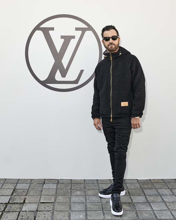 مجموعة Louis Vuitton  لربيع وصيف 2023.. تصاميم مبتكرة وأناقة الجلد