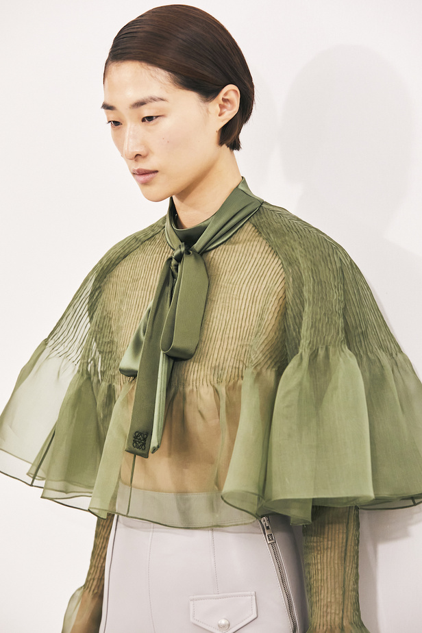 مجموعة Loewe لموسم ربيع وصيف 2023