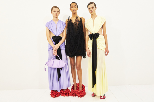 مجموعة Loewe لموسم ربيع وصيف 2023