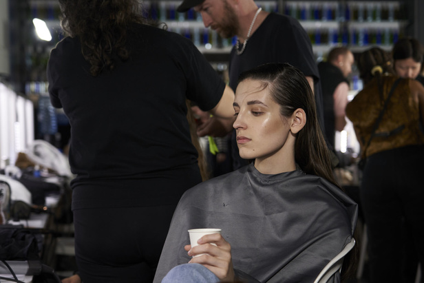 عرض أزياء Lanvin لربيع وصيف 2023.. صيحات كلاسيكية وقطع شفافة