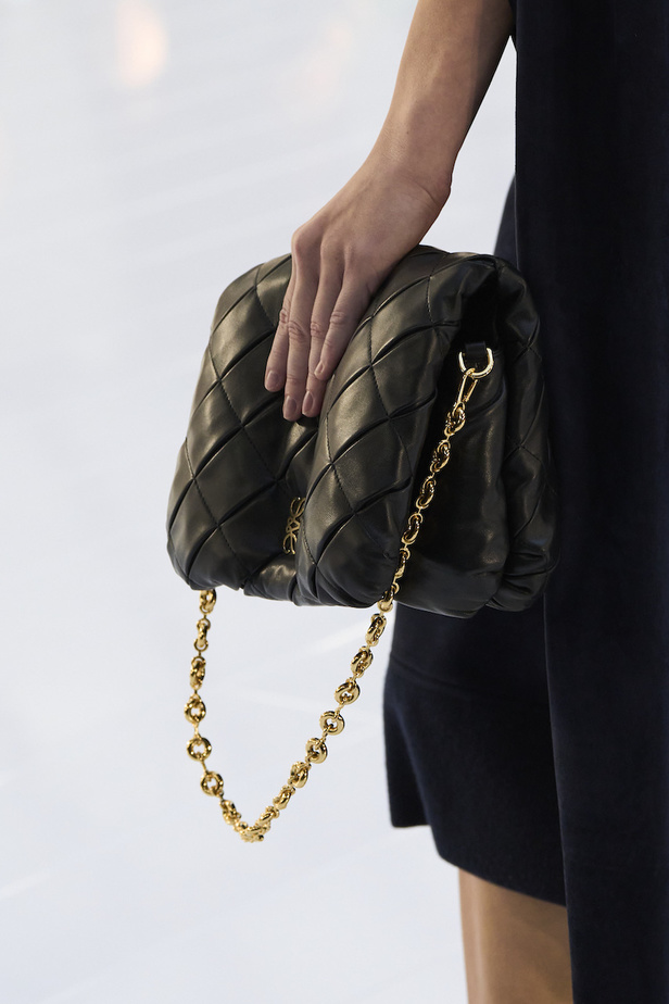 مجموعة Loewe لموسم ربيع وصيف 2023