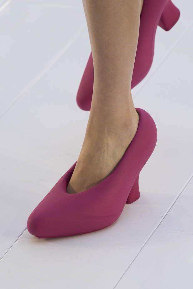 مجموعة Loewe لموسم ربيع وصيف 2023