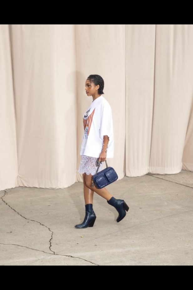 مجموعة Burberry لربيع 2023 أناقة صيفية بلمسة بريطانية 