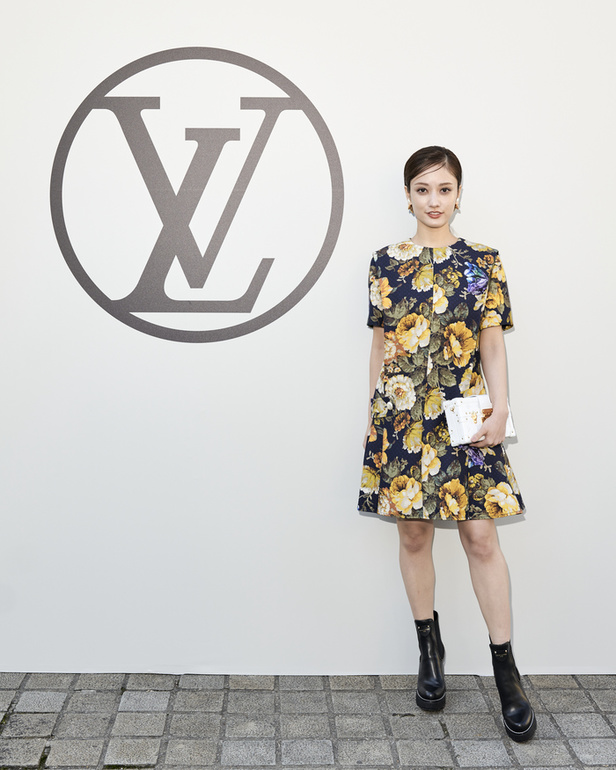 مجموعة Louis Vuitton  لربيع وصيف 2023.. تصاميم مبتكرة وأناقة الجلد