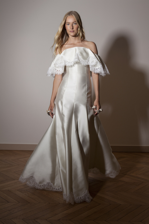 الستان والترتر الخفيف عنوان مجموعة Alexis Mabille للربيع وصيف 2023